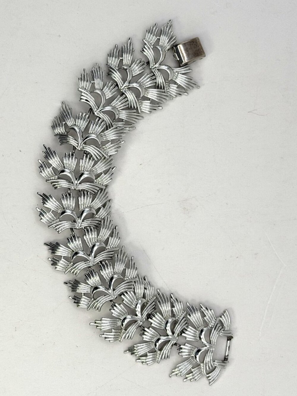 Vintage Coro Pegasus Wide Wing Leaf Link Bracelet Silver Tone 7.75”